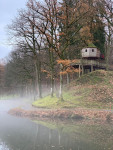 Cabane et brouillard